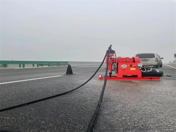 娄星马路路基路面开裂下沉注浆加固灌浆